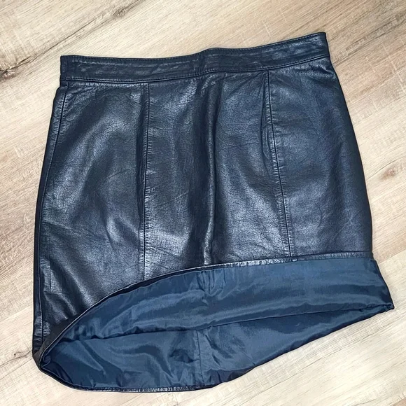 BERMANS Black Leather Skirt - Picture 2 of 4